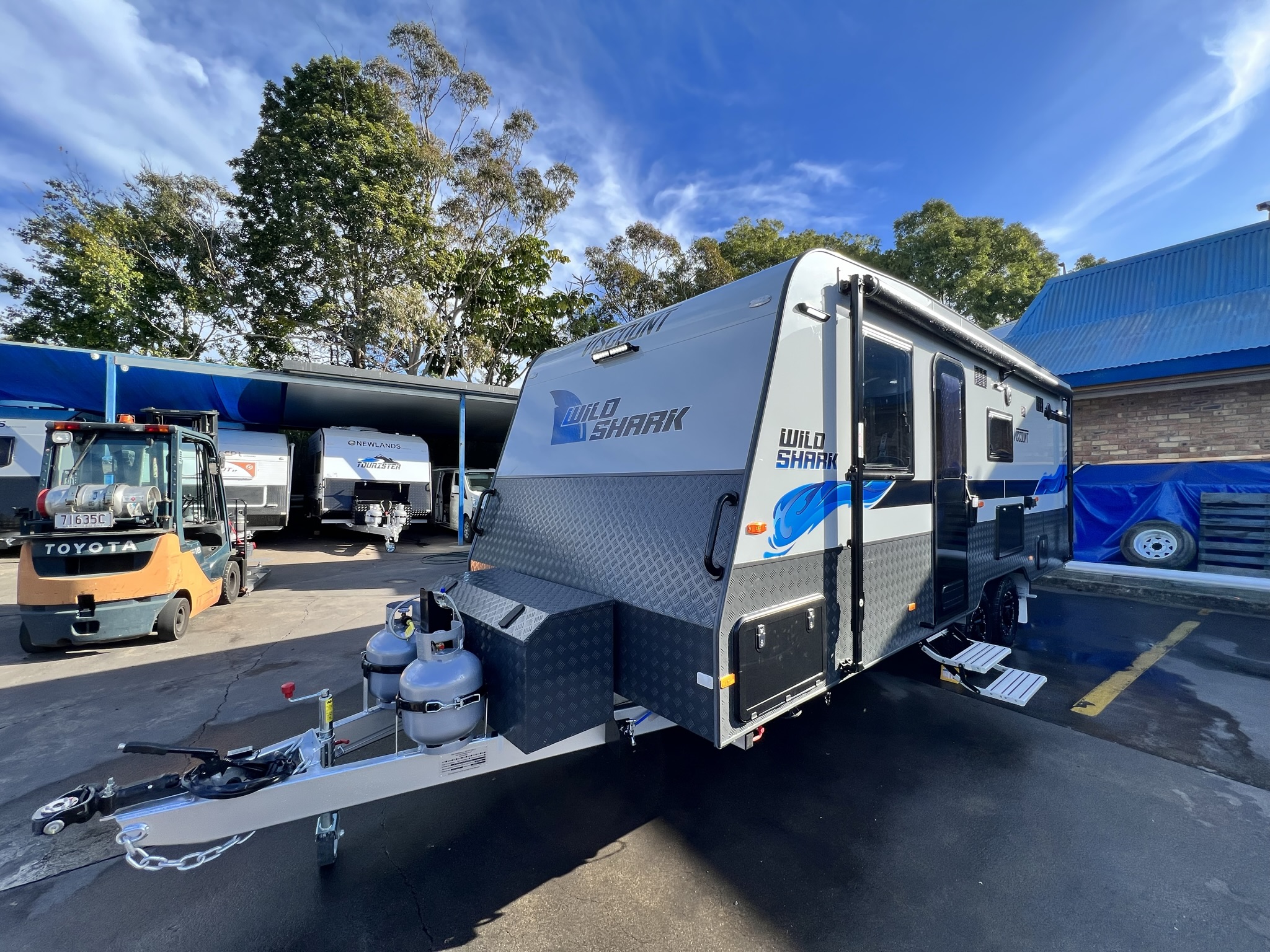 Viscount V3 Family 3B Wildshark Adventure Caravan Centre